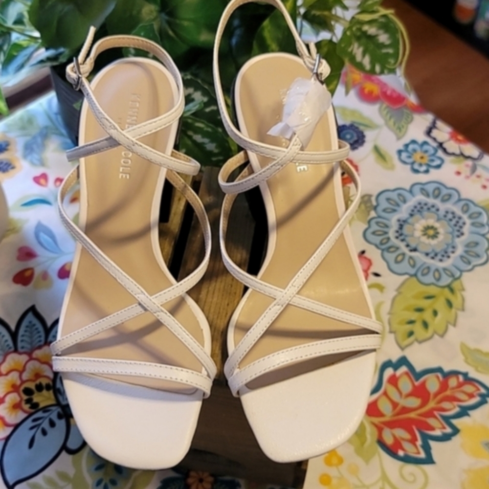 KENNETH COLE NEW YORK Martha White Strappy Block Heel Sandal - Picture 3 of 6